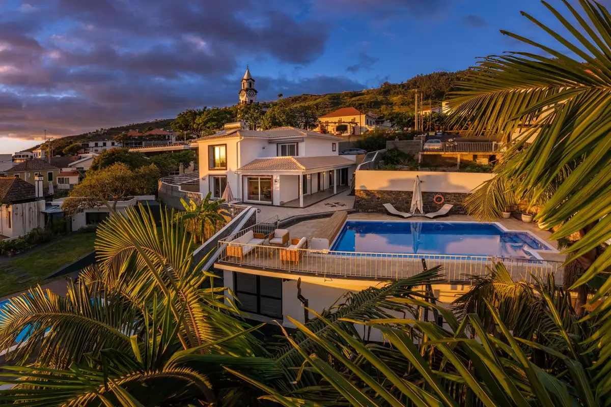 Crossdeira Villa