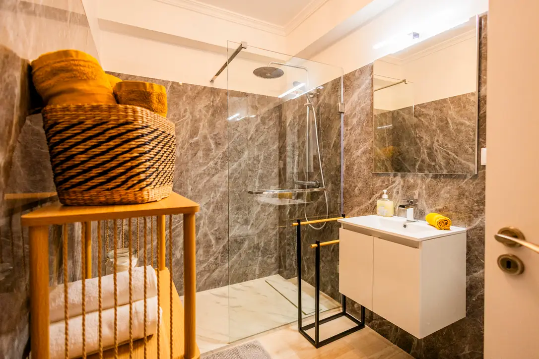 Accessible bathroom with walk-in shower and glass screen, Villa Crossdeira