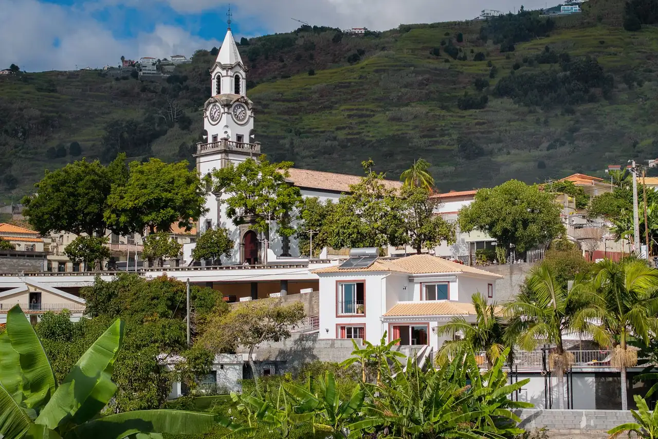 Villa Crossdeira below the church tower of Arco da Calheta, Madeira