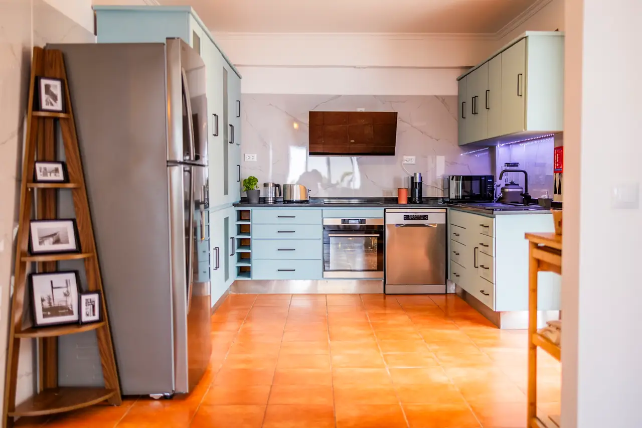Kitchen with oven, dishwasher and fridge-freezer, Villa Crossdeira