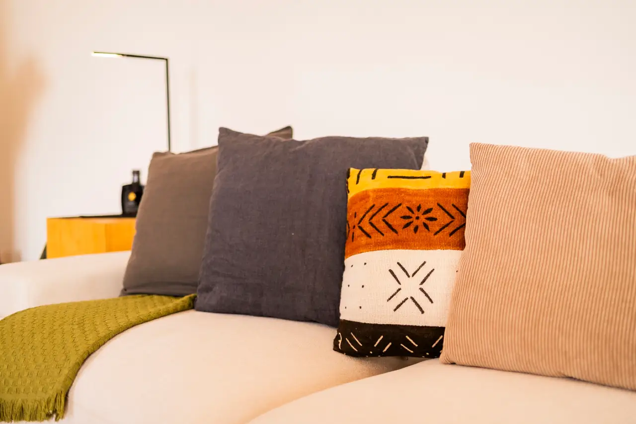 Cushions in earth tones on the living room sofa, Villa Crossdeira